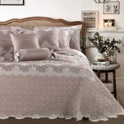 Copriletto Trapuntato Ylenia + 6 Cuscini Arredo In Raso Con Pizzo J251